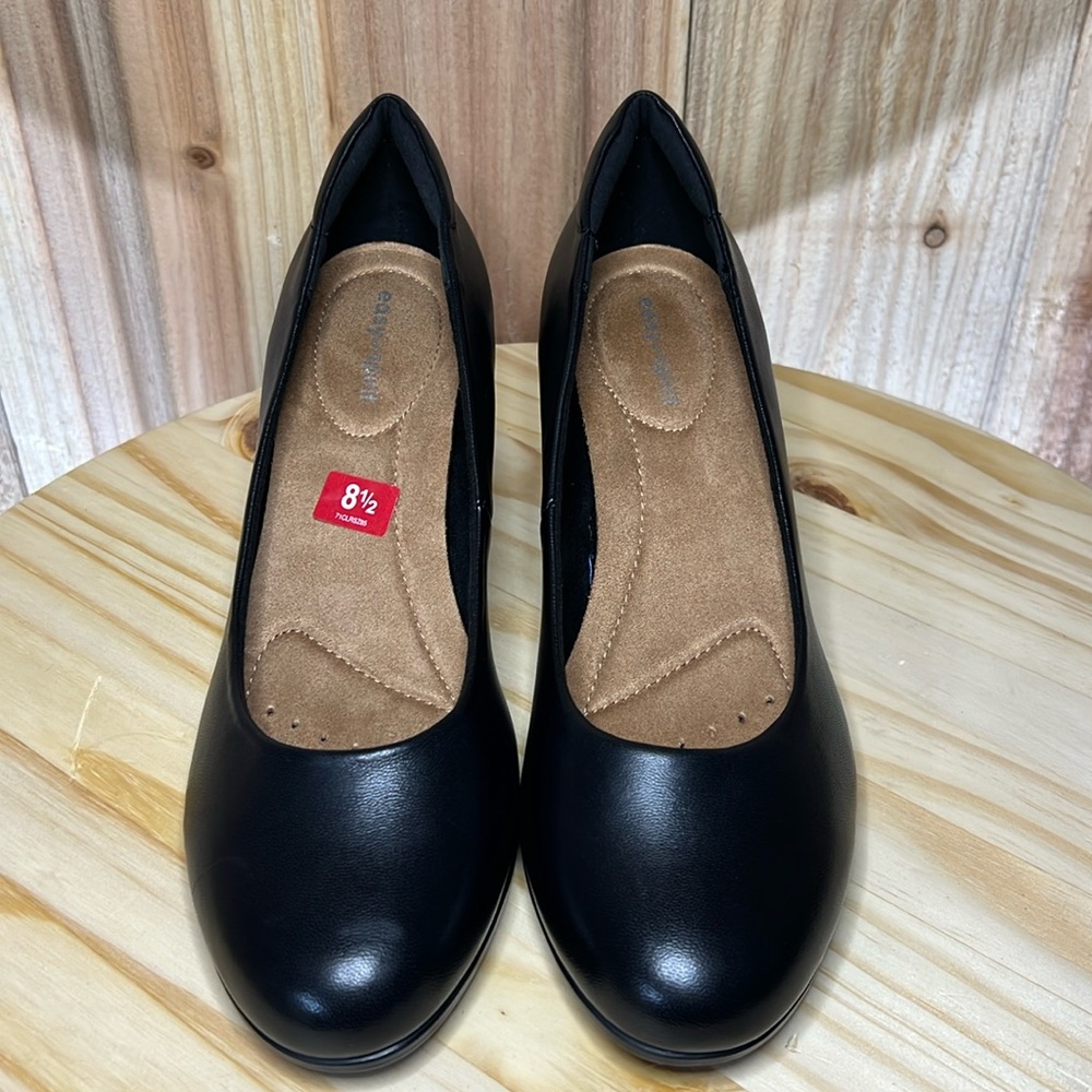 NWT Womens East Spirit Black Heeled shoe